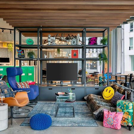 Отель Moxy Антверпен Экстерьер фото