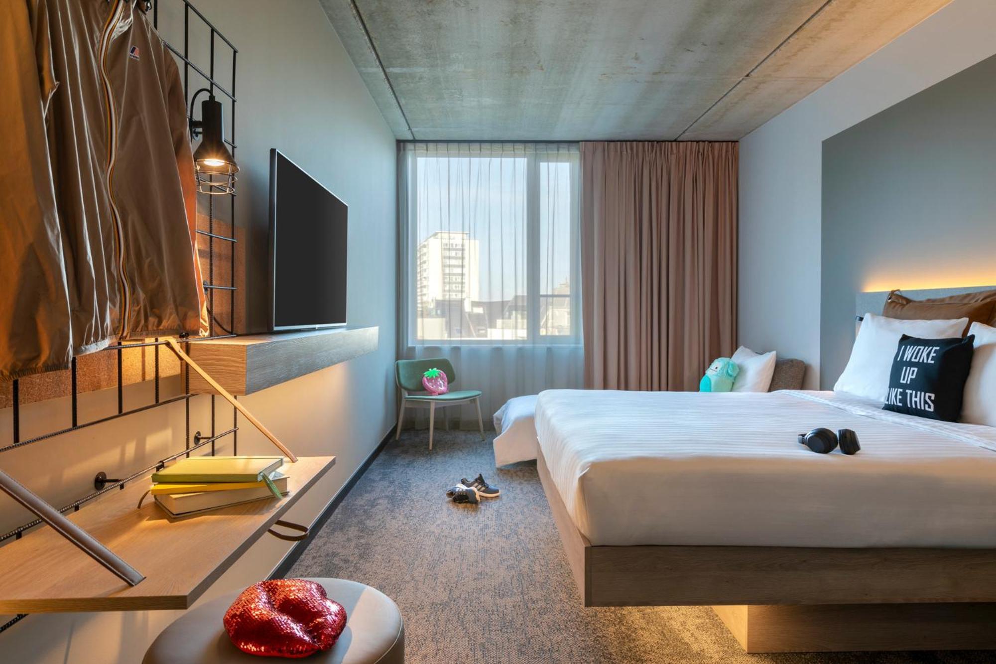 Отель Moxy Антверпен Экстерьер фото