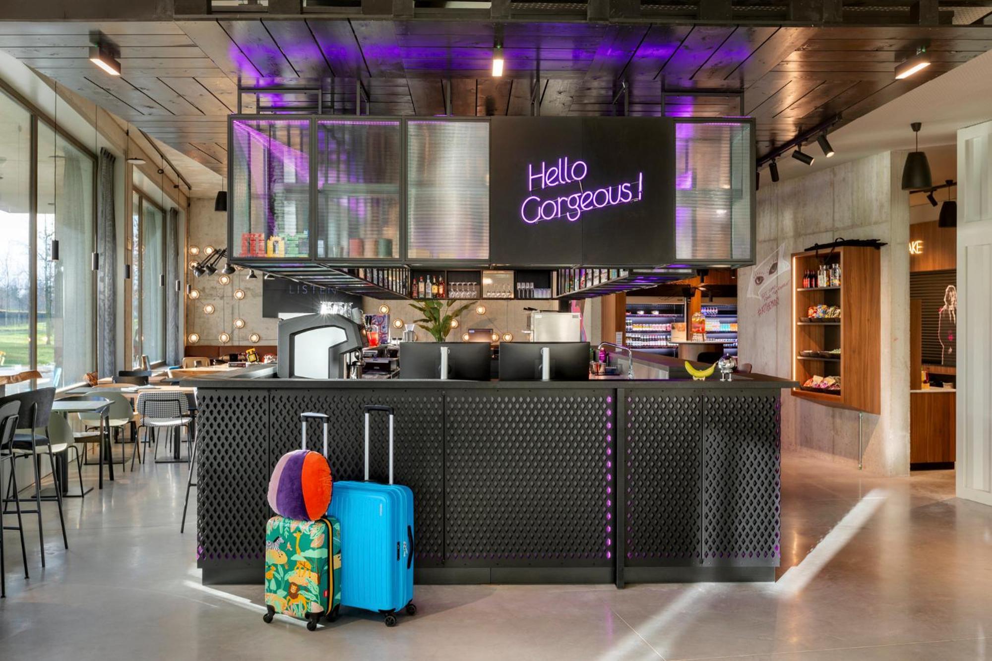 Отель Moxy Антверпен Экстерьер фото