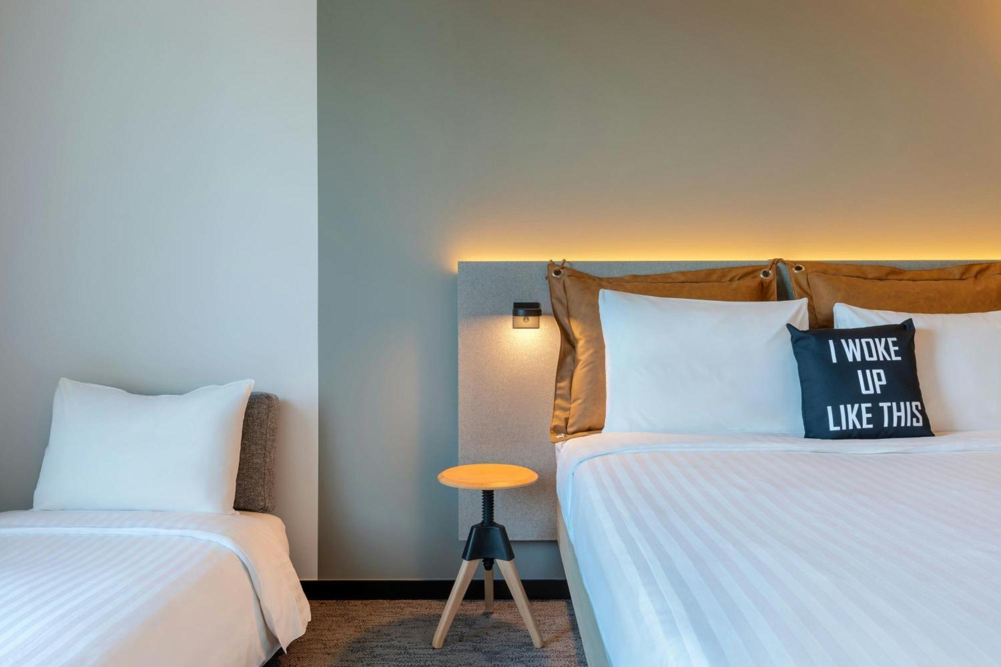 Отель Moxy Антверпен Экстерьер фото