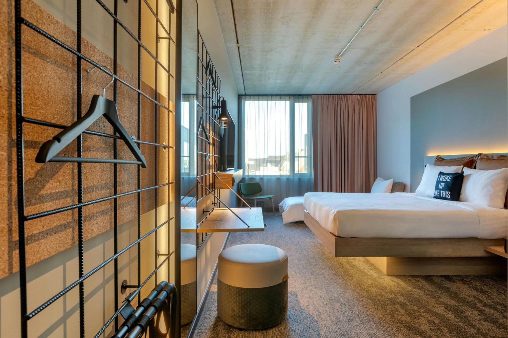 Отель Moxy Антверпен Экстерьер фото