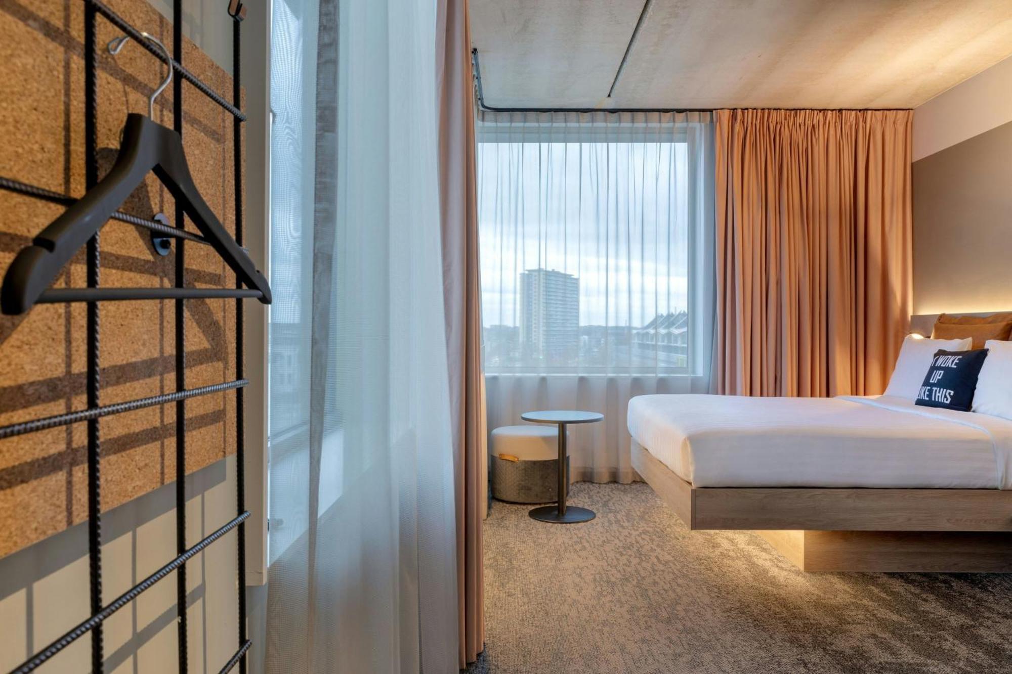 Отель Moxy Антверпен Экстерьер фото