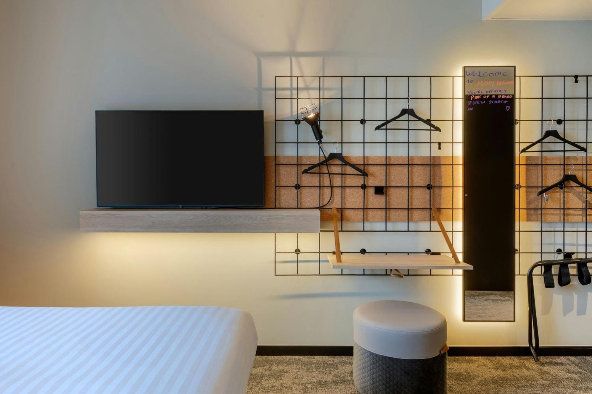 Отель Moxy Антверпен Экстерьер фото