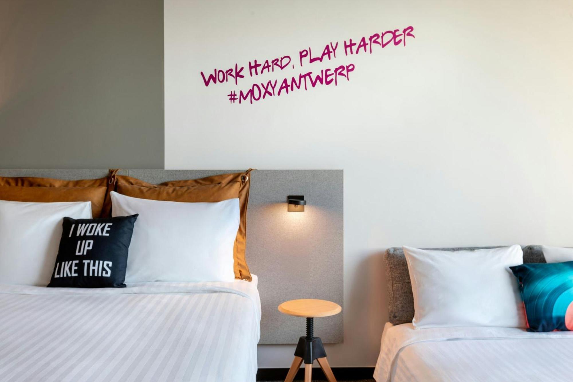 Отель Moxy Антверпен Экстерьер фото