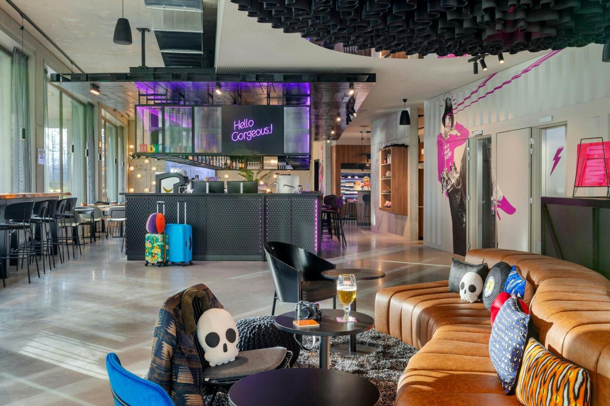 Отель Moxy Антверпен Экстерьер фото