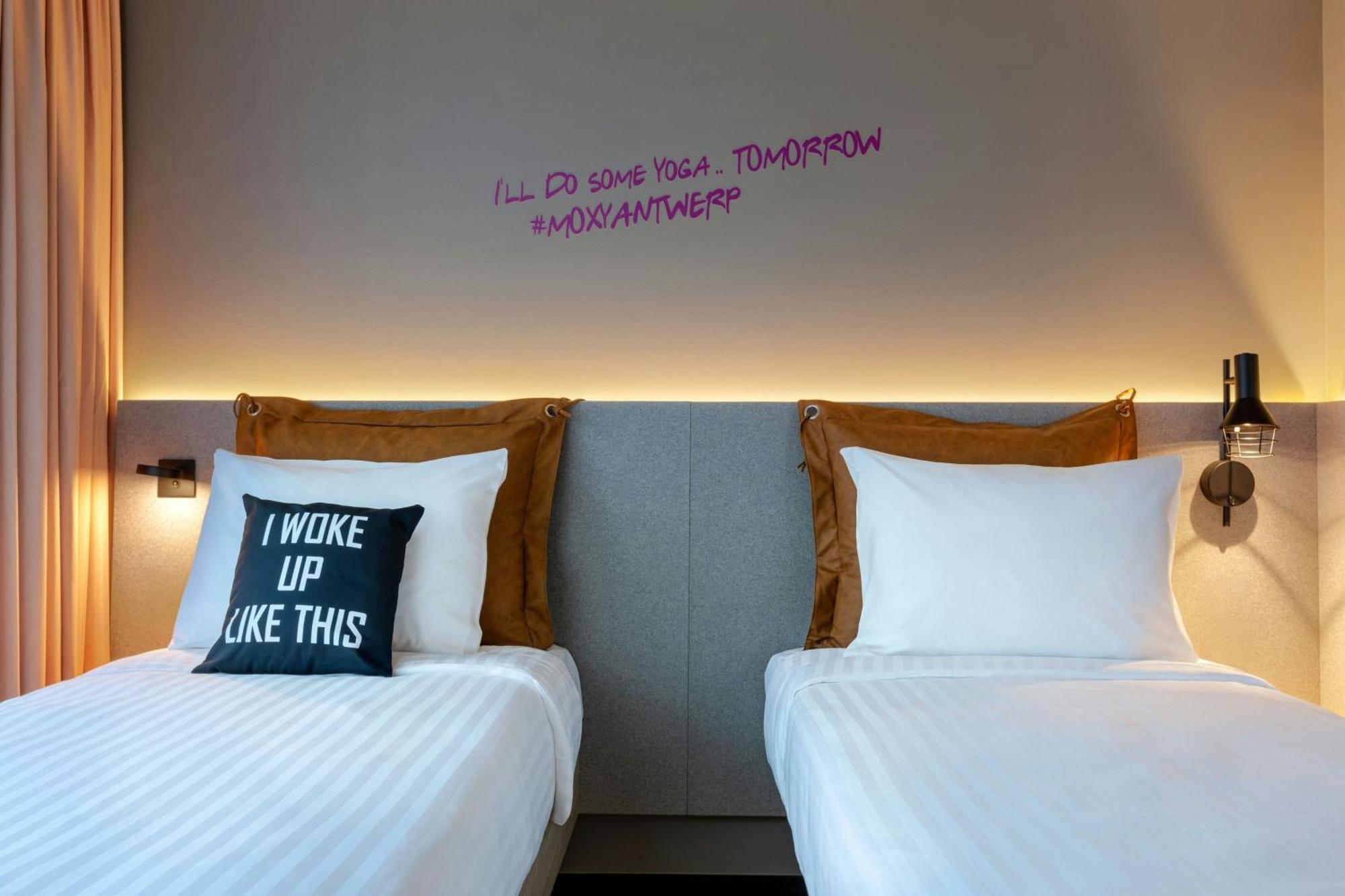 Отель Moxy Антверпен Экстерьер фото