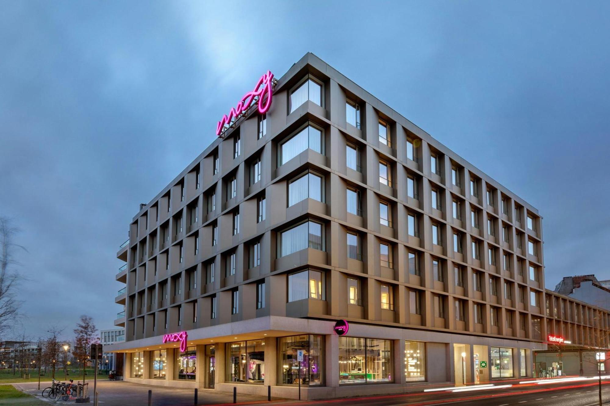 Отель Moxy Антверпен Экстерьер фото
