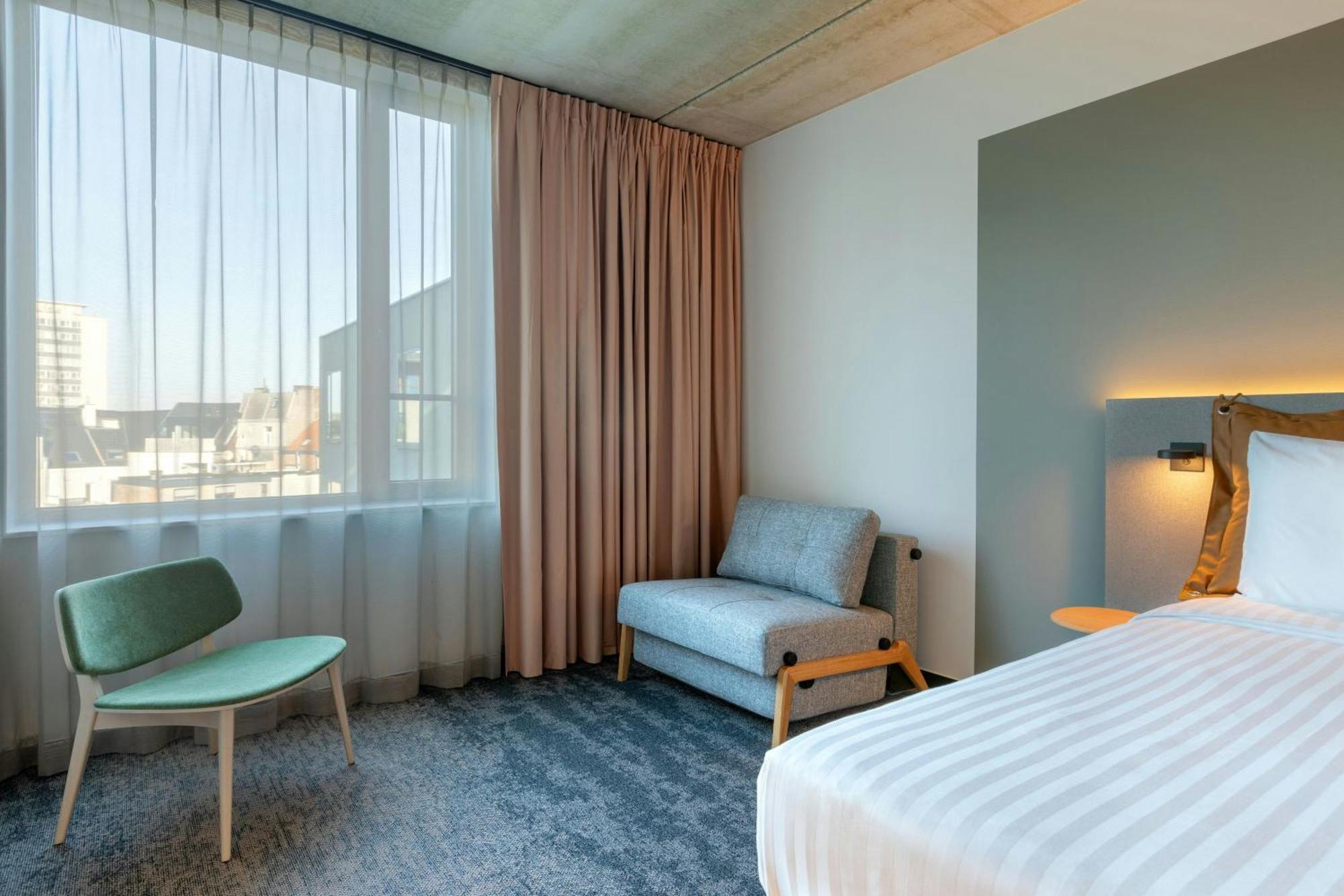 Отель Moxy Антверпен Экстерьер фото