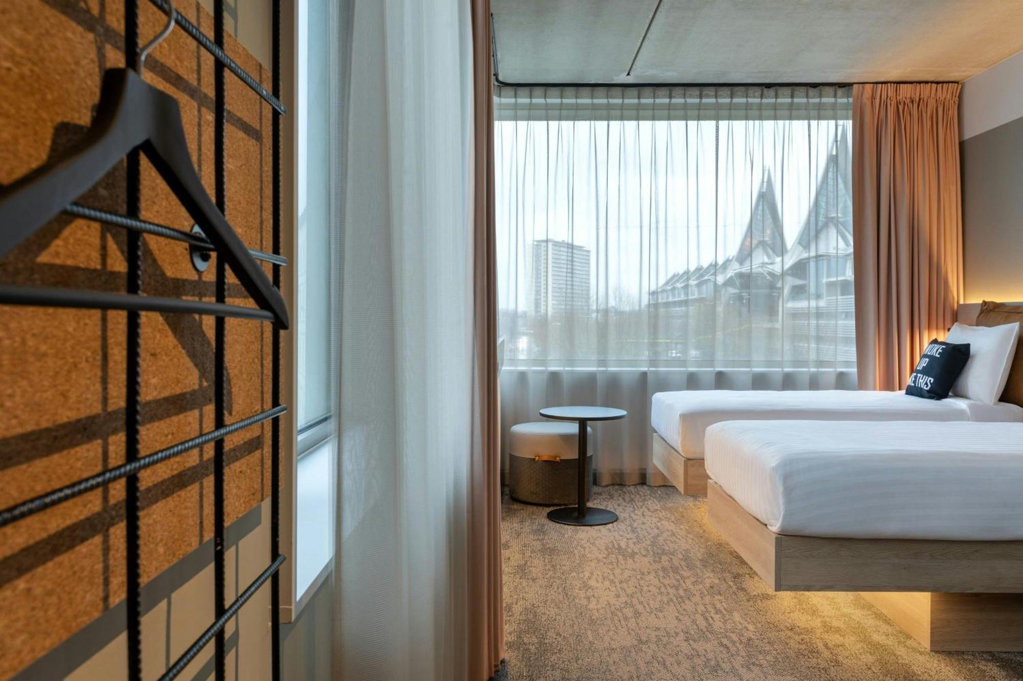 Отель Moxy Антверпен Экстерьер фото