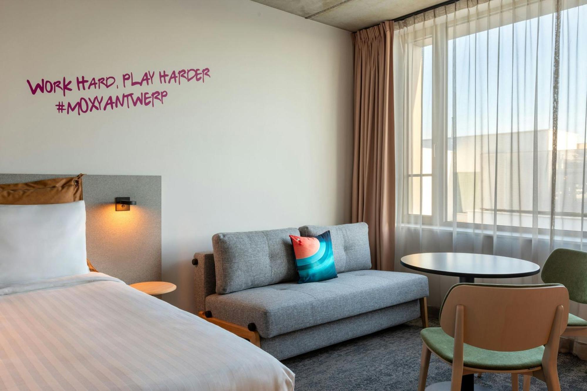 Отель Moxy Антверпен Экстерьер фото